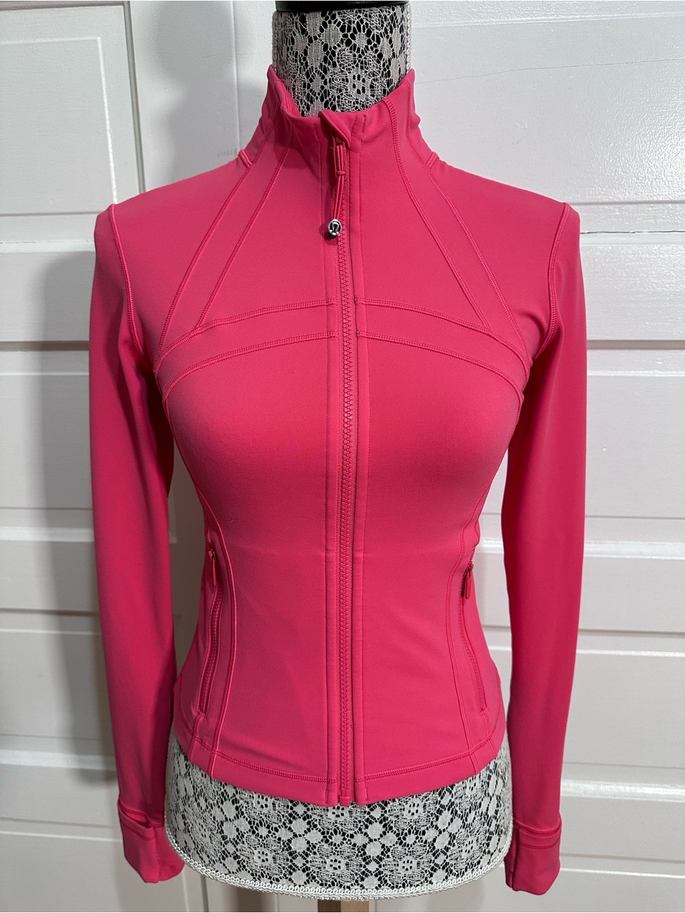 Lululemon Define Cropped Jacket *Nulu Size 6 Pink Flattering Fit $138